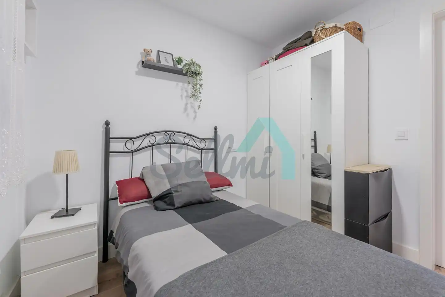 Flat for rent in Del General Elorza, Milán - Pumarín