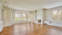 Sala d'estar de Casa o xalet en venda en Llívia amb Calefacció, Jardí privat i Parquet