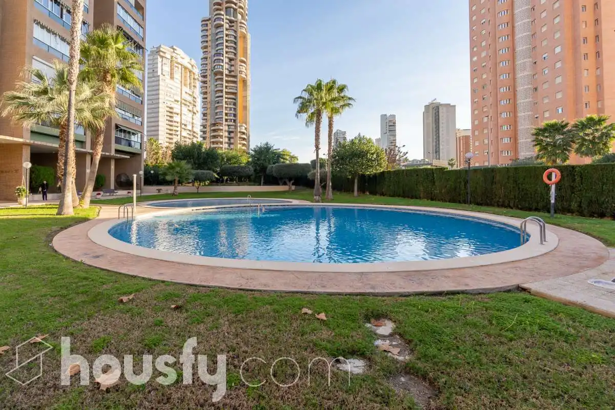 Piso con piscina en venta en Avenida de Bélgica .