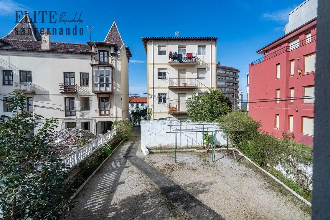 Vista exterior de Casa o chalet en venta en Santander con Calefacción, Jardín privado y Parquet
