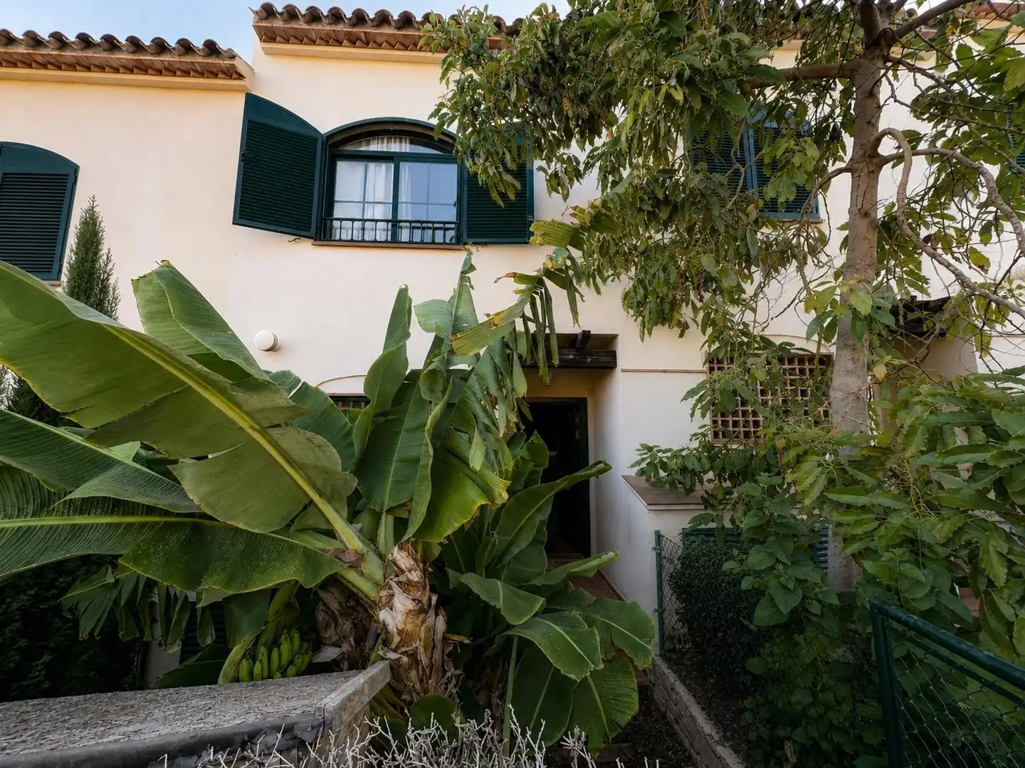 Vista exterior de Casa adosada en venda en Finestrat amb Aire condicionat, Calefacció i Jardí privat