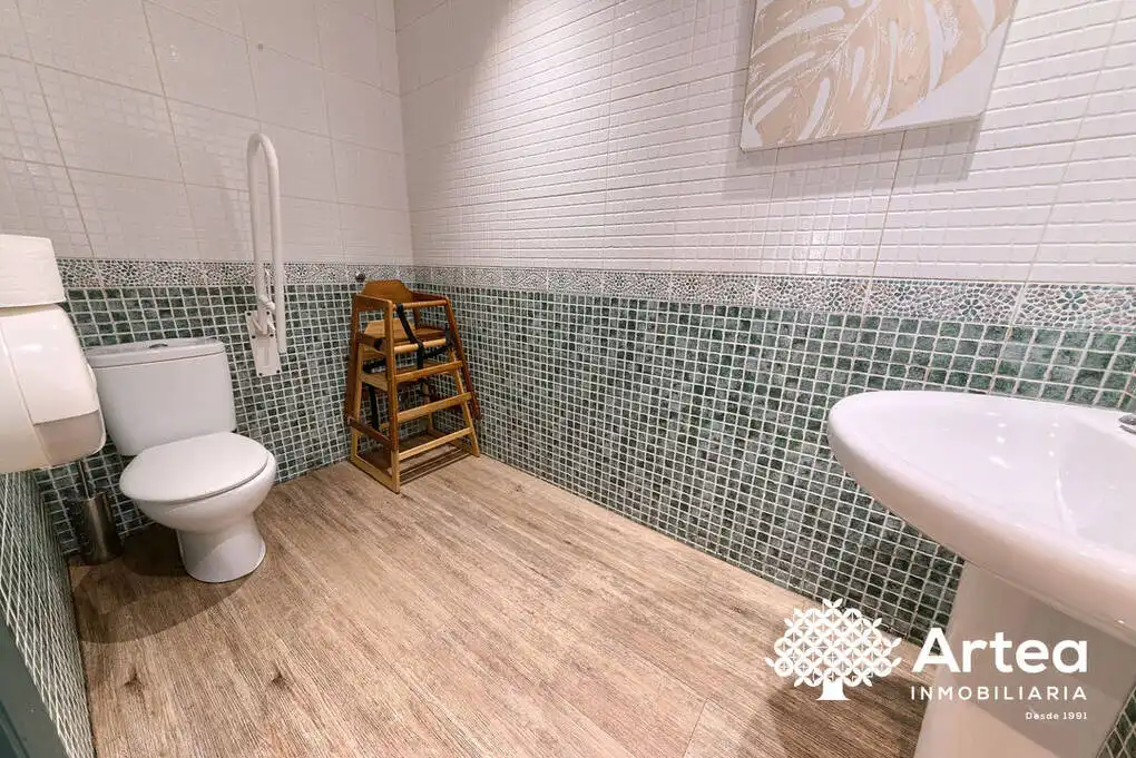 Badezimmer von Geschaftsraum zur Miete in Bilbao  mit Klimaanlage und Möbliert
