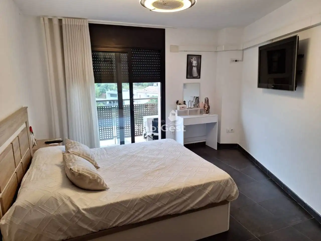 Schlafzimmer von Maisonette zum Verkauf in Sils mit Klimaanlage, Terrasse und Gemeinschaftspool