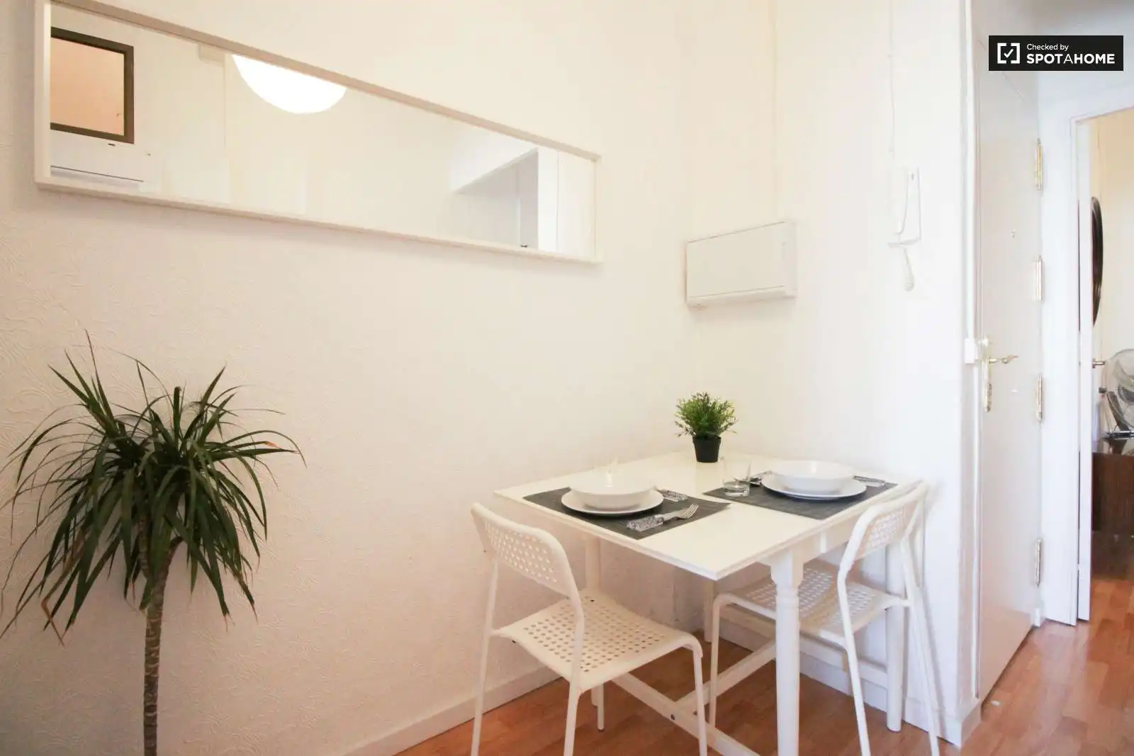 Comedor de Apartamento para compartir en Barcelona con Aire acondicionado, Calefacción y Terraza