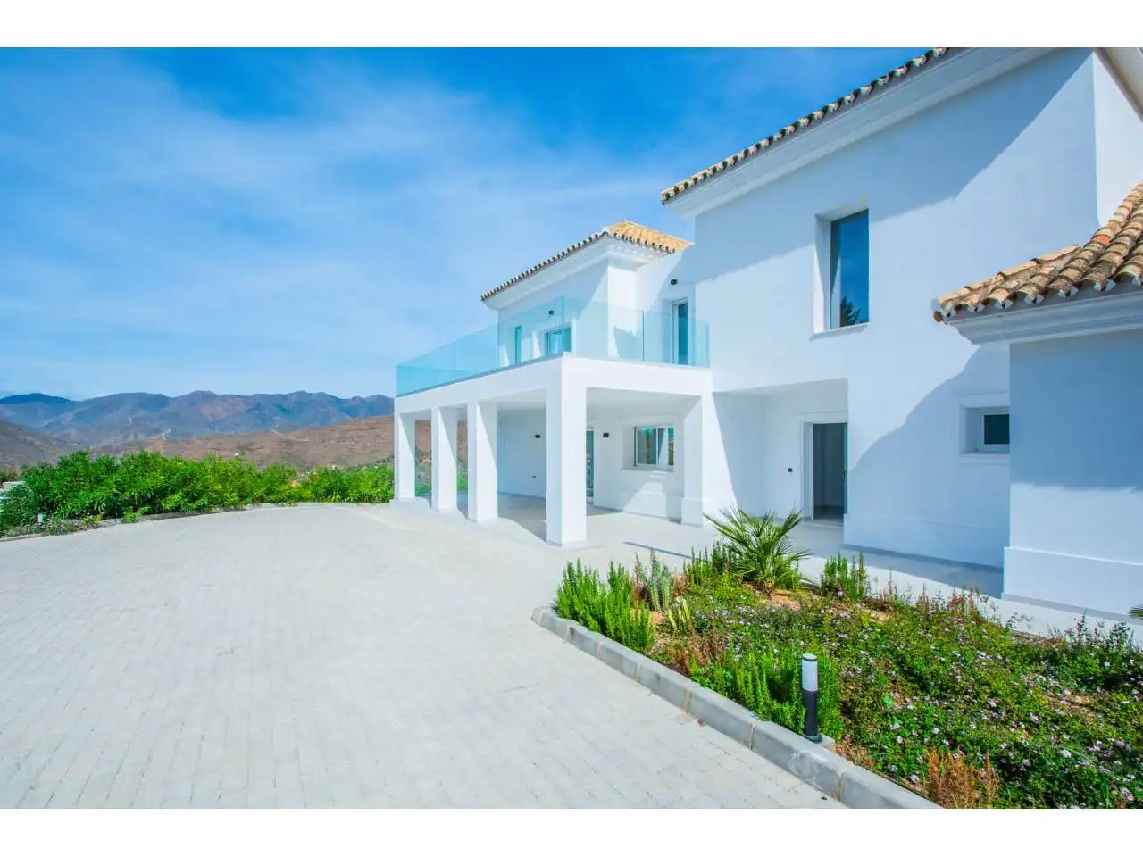 Vista exterior de Casa o chalet en venta en Marbella con Aire acondicionado, Calefacción y Jardín privado