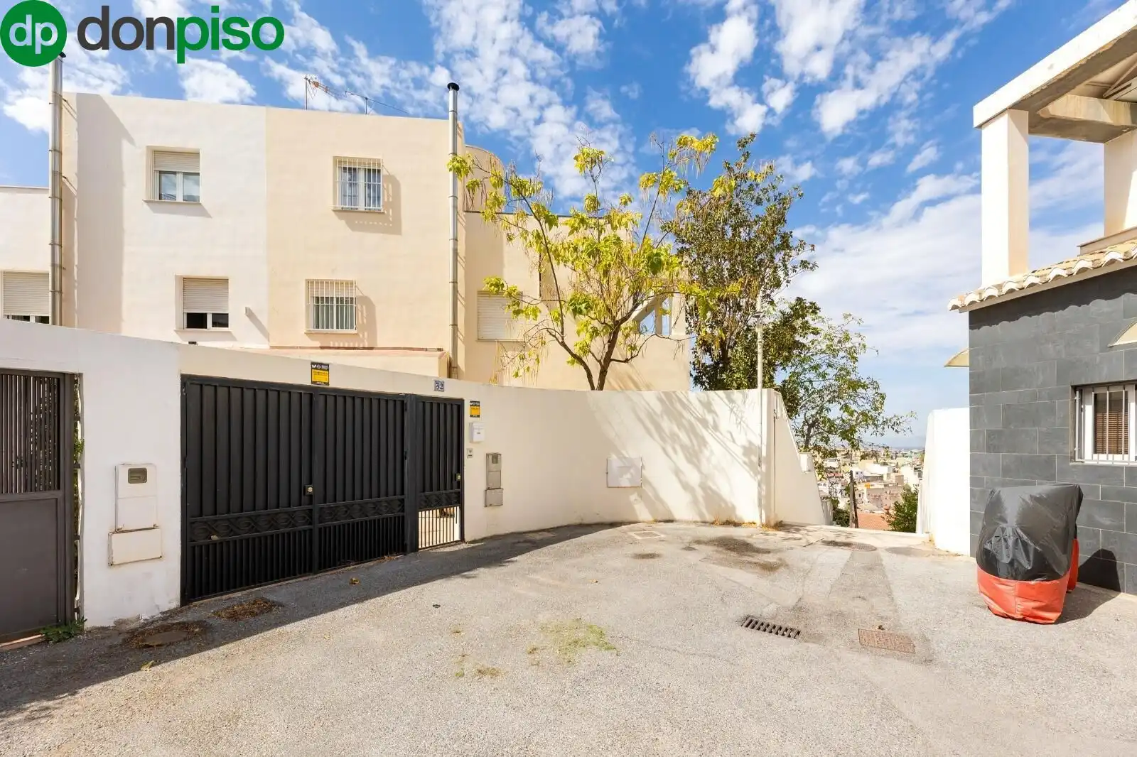 Vista exterior de Casa o chalet en venta en Granada con Aire acondicionado, Calefacción y Jardín privado