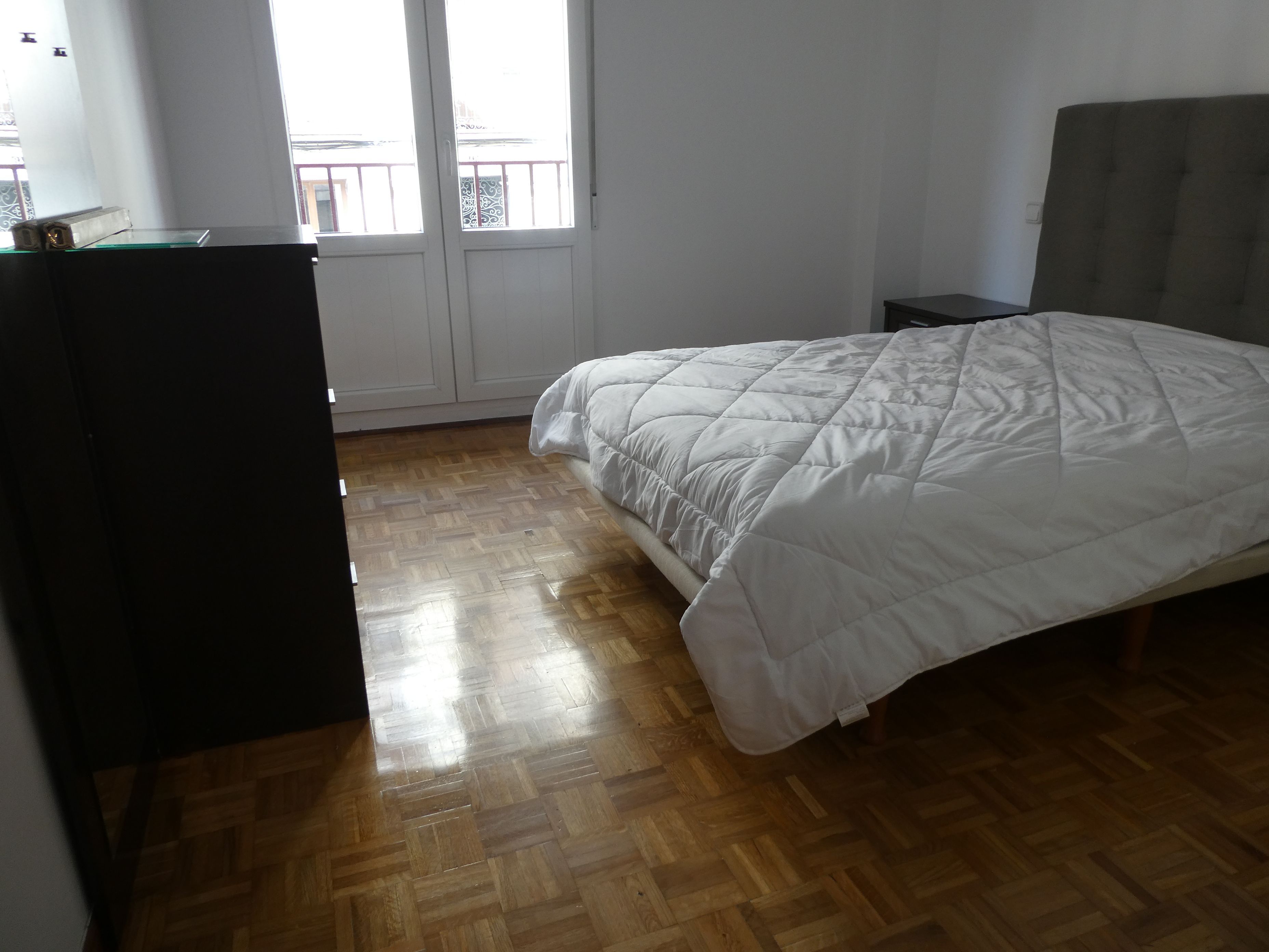 Dormitori de Pis de lloguer en  Madrid Capital amb Aire condicionat, Calefacció i Parquet