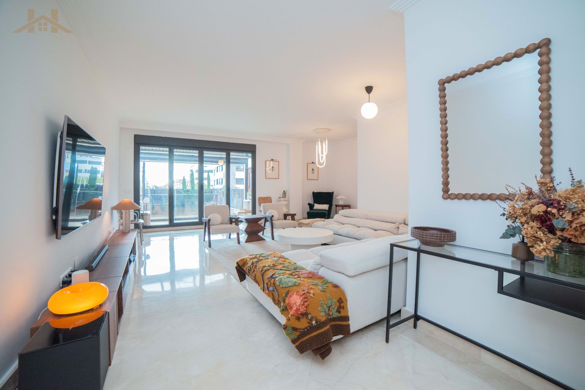 Living room of Flat for sale in Pozuelo de Alarcón  with Air Conditioner, Heating and Private garden