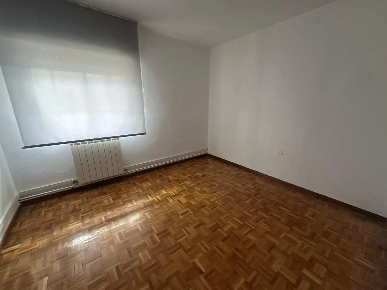 Habitación de Piso en venta en León Capital  con Calefacción, Parquet y Terraza