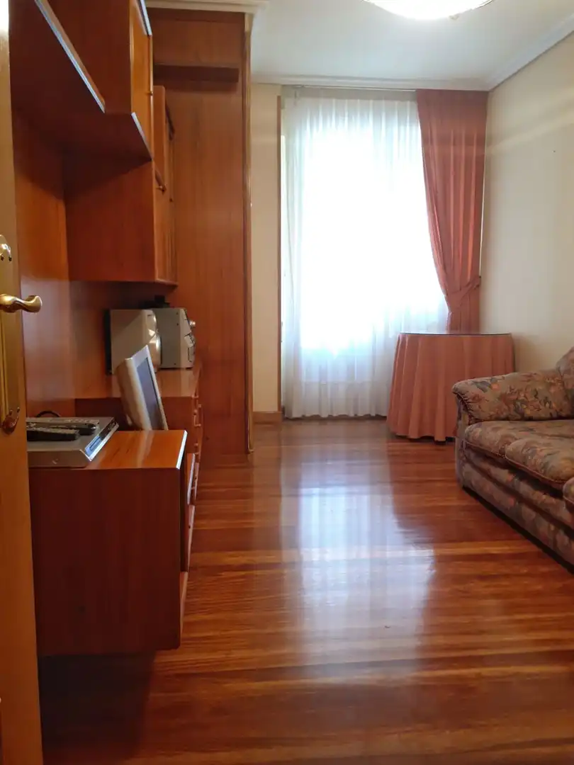 Piso con ascensor en venta en Fernandez de Leceta, imagen 2