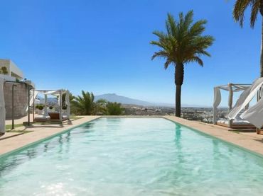 Baixos amb piscina en venda a Selwo