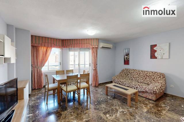 Piso en Venta en Calle Buenos Aires en Altozano - Conde Lumiares