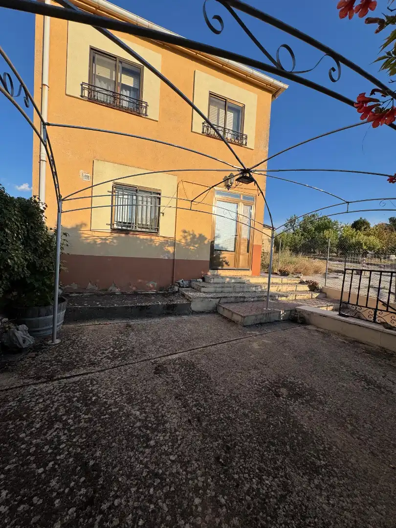 Vista exterior de Casa o xalet en venda en Langa de Duero amb Calefacció, Terrassa i Traster