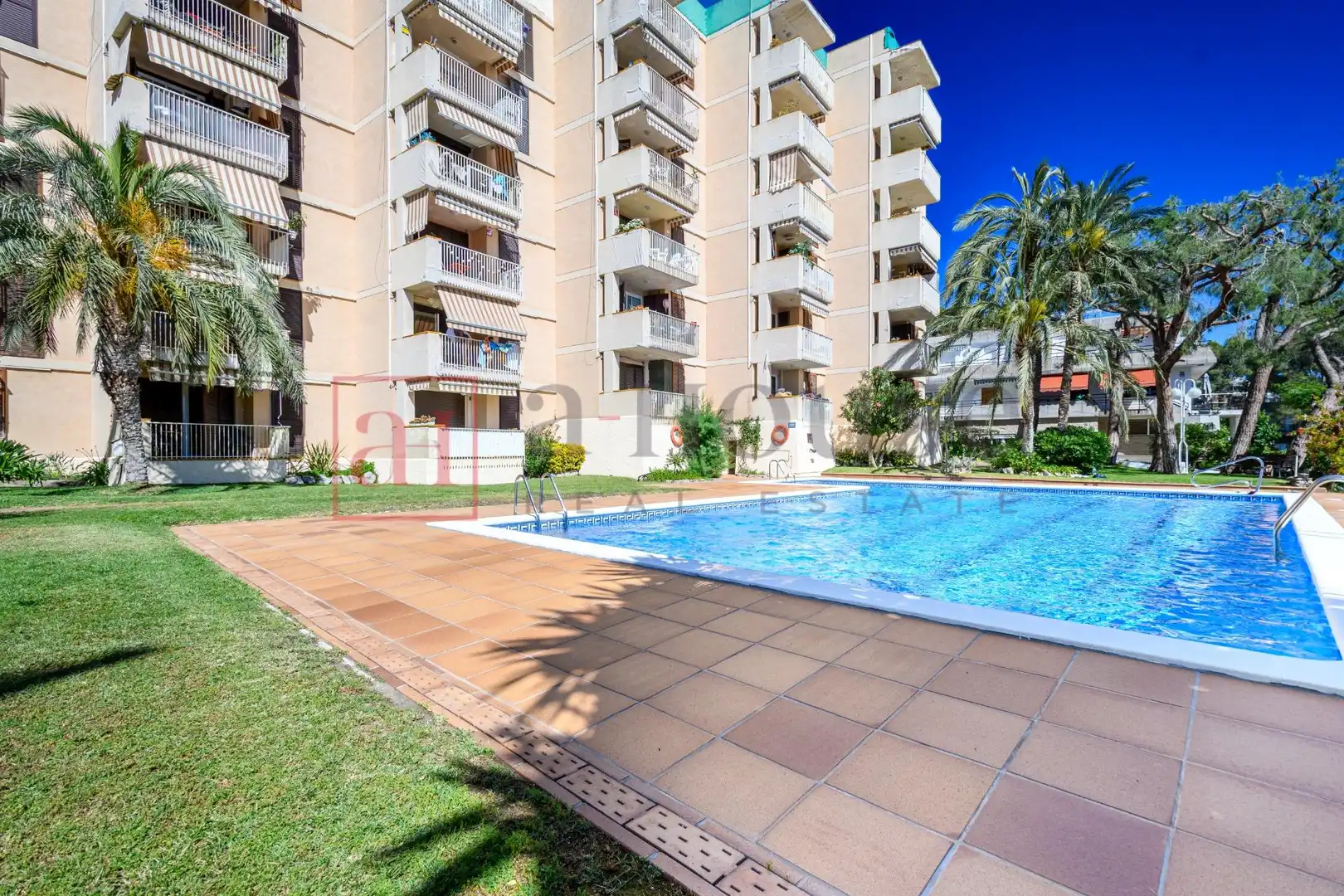 Piscina de Àtic en venda en Sitges amb Aire condicionat, Calefacció i Jardí privat