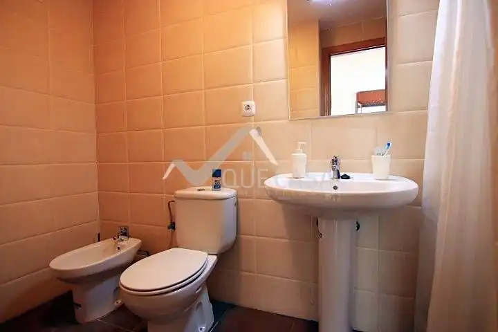 Baño de Piso de alquiler en Santa Lucía de Tirajana con Amueblado