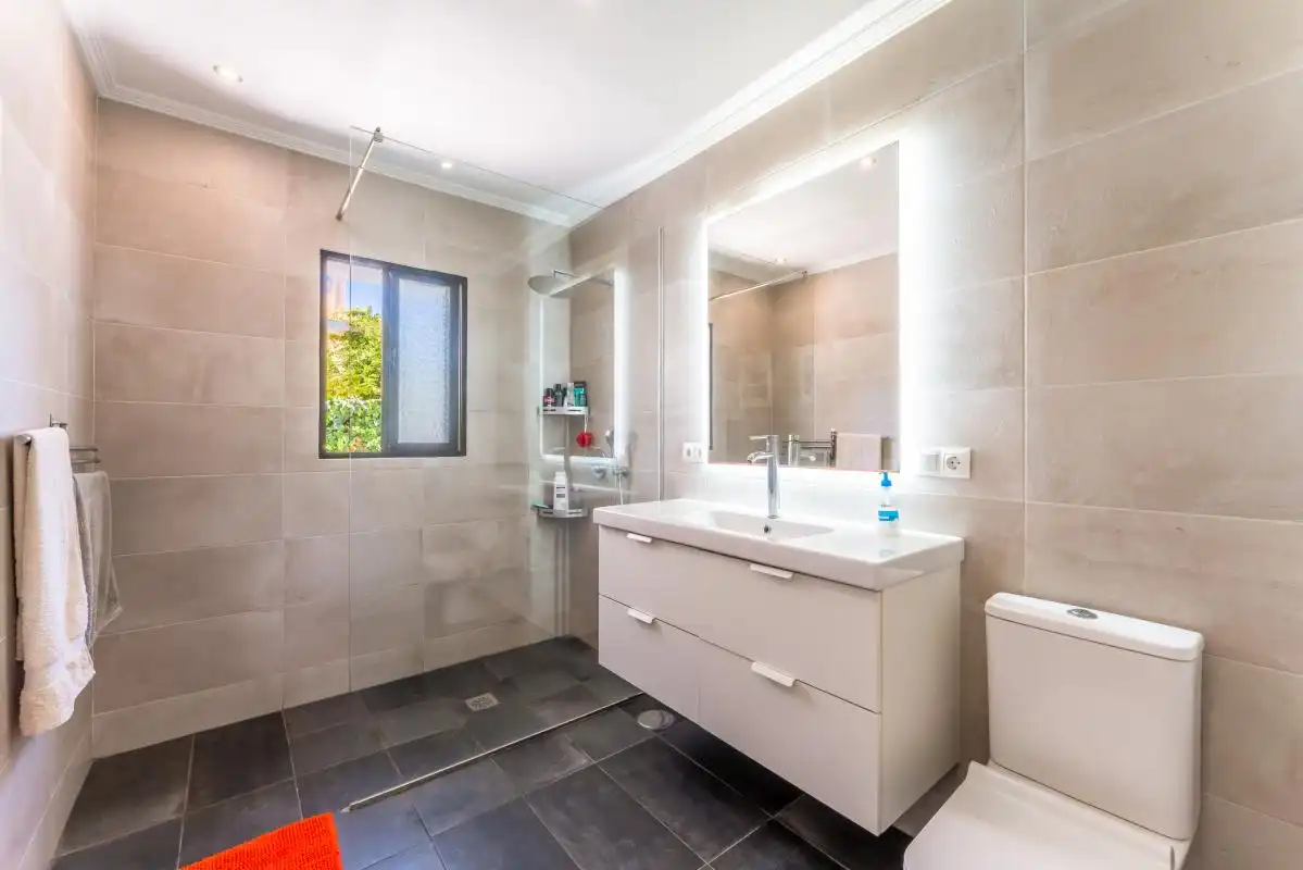 Bathroom of Houses for sale in Málaga  with Air Conditioner, Heating and Private garden