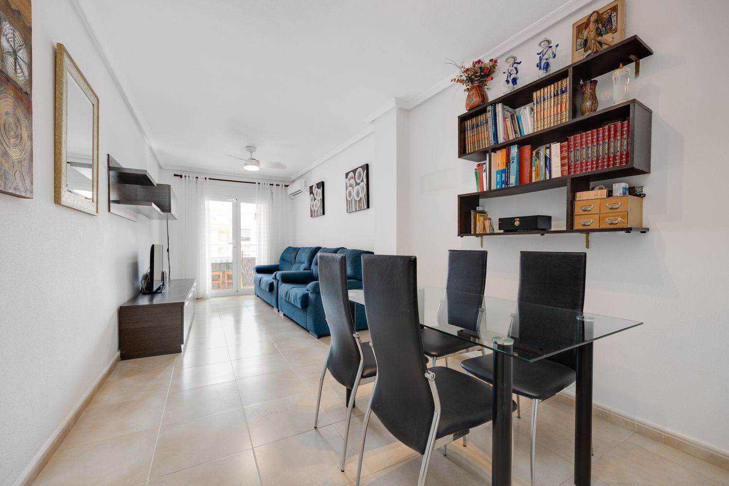 Living room of Apartment for sale in Torrevieja  with Air Conditioner, Terrace and Furnished