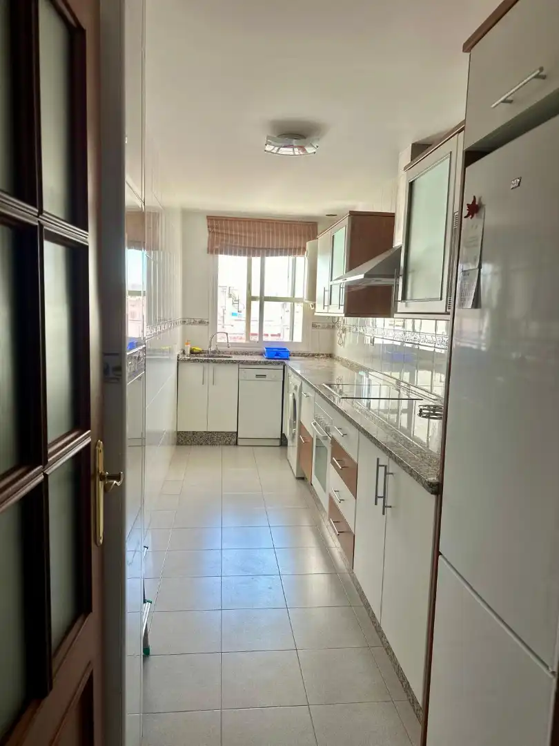 Küche von Dachboden zur Miete in Sanlúcar de Barrameda mit Klimaanlage, Heizung und Terrasse