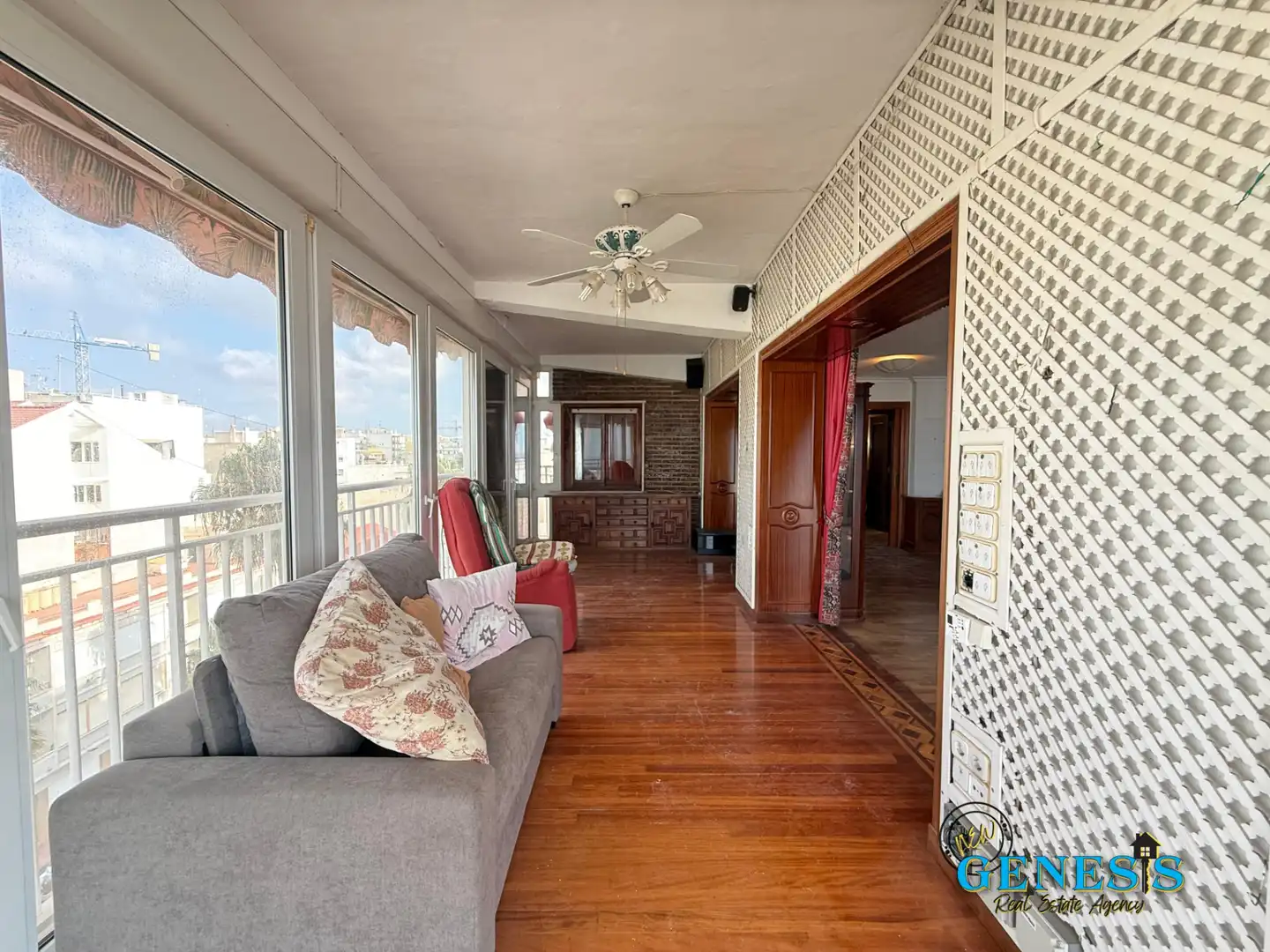 Sala d'estar de Apartament en venda en Torrevieja amb Parquet i Moblat