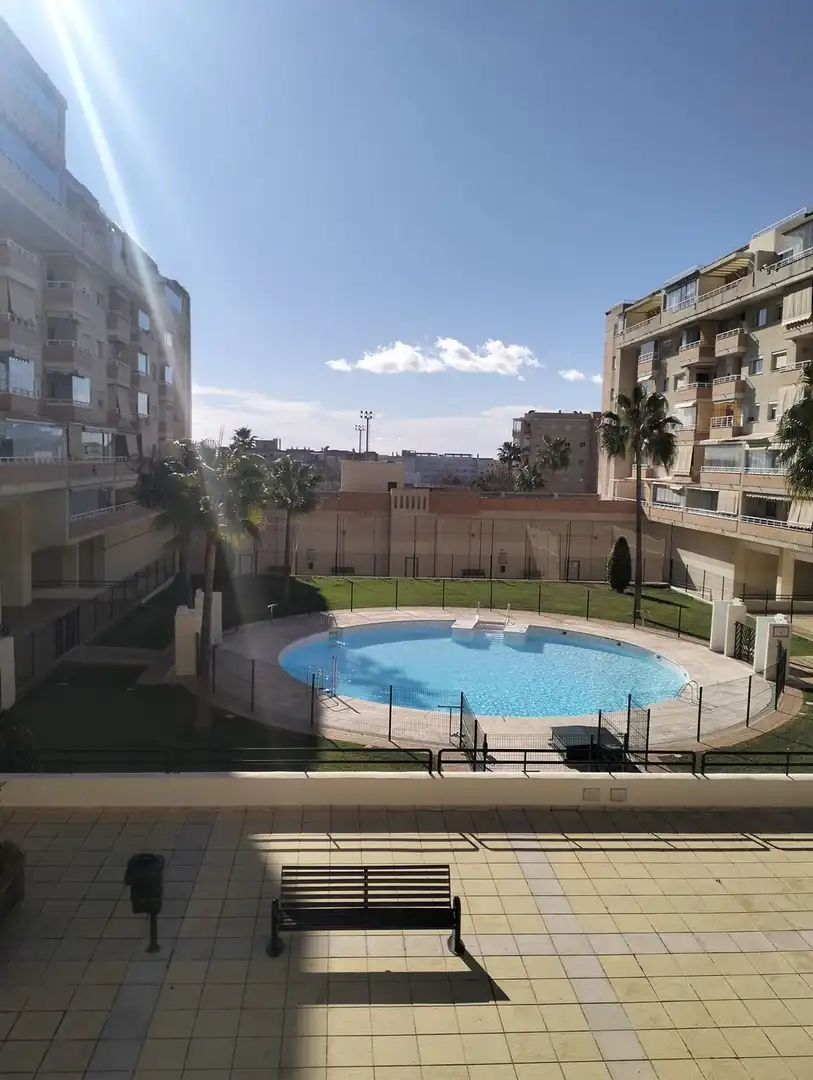 Schwimmbecken von Wohnung zum Verkauf in Málaga mit Klimaanlage, Privatgarten und Terrasse