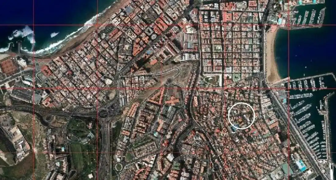 Vista exterior de Casa o xalet en venda en Las Palmas de Gran Canaria amb Terrassa, Piscina i Balcó