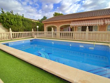 Villa avec piscine à vendre à Albatera