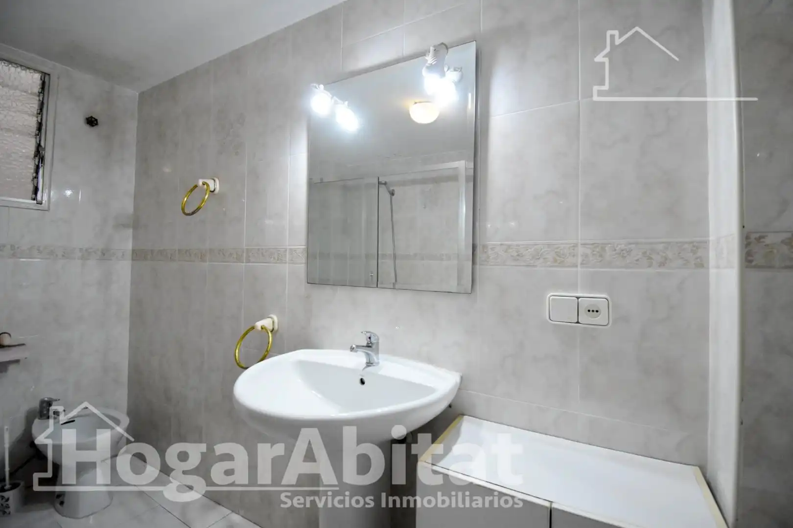 Baño de Piso en venta en Gandia con Terraza y Amueblado