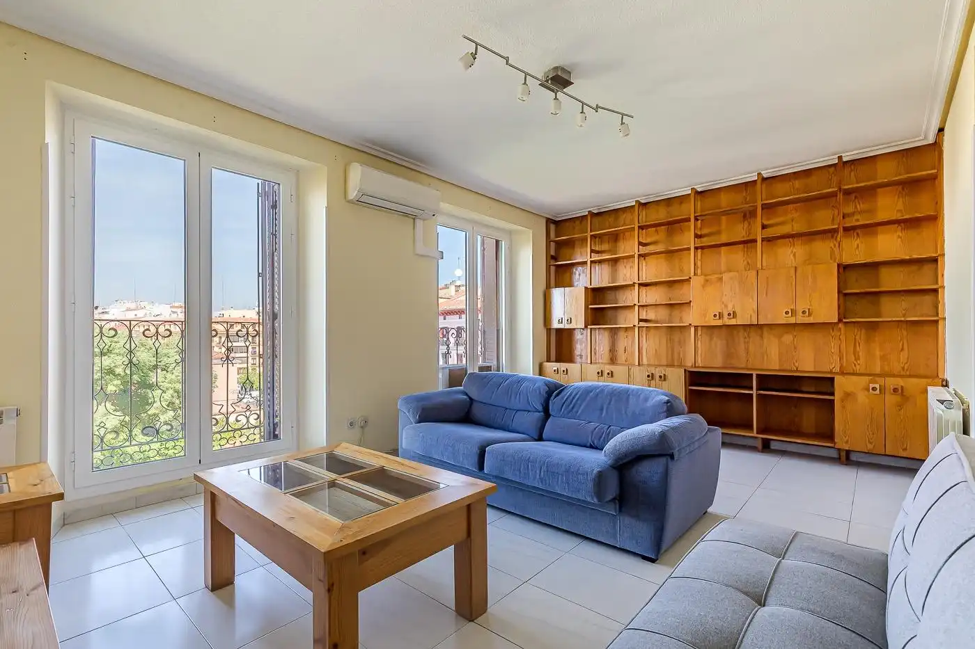 Living room of Flat for rent in Madrid  with Heating and Furnished