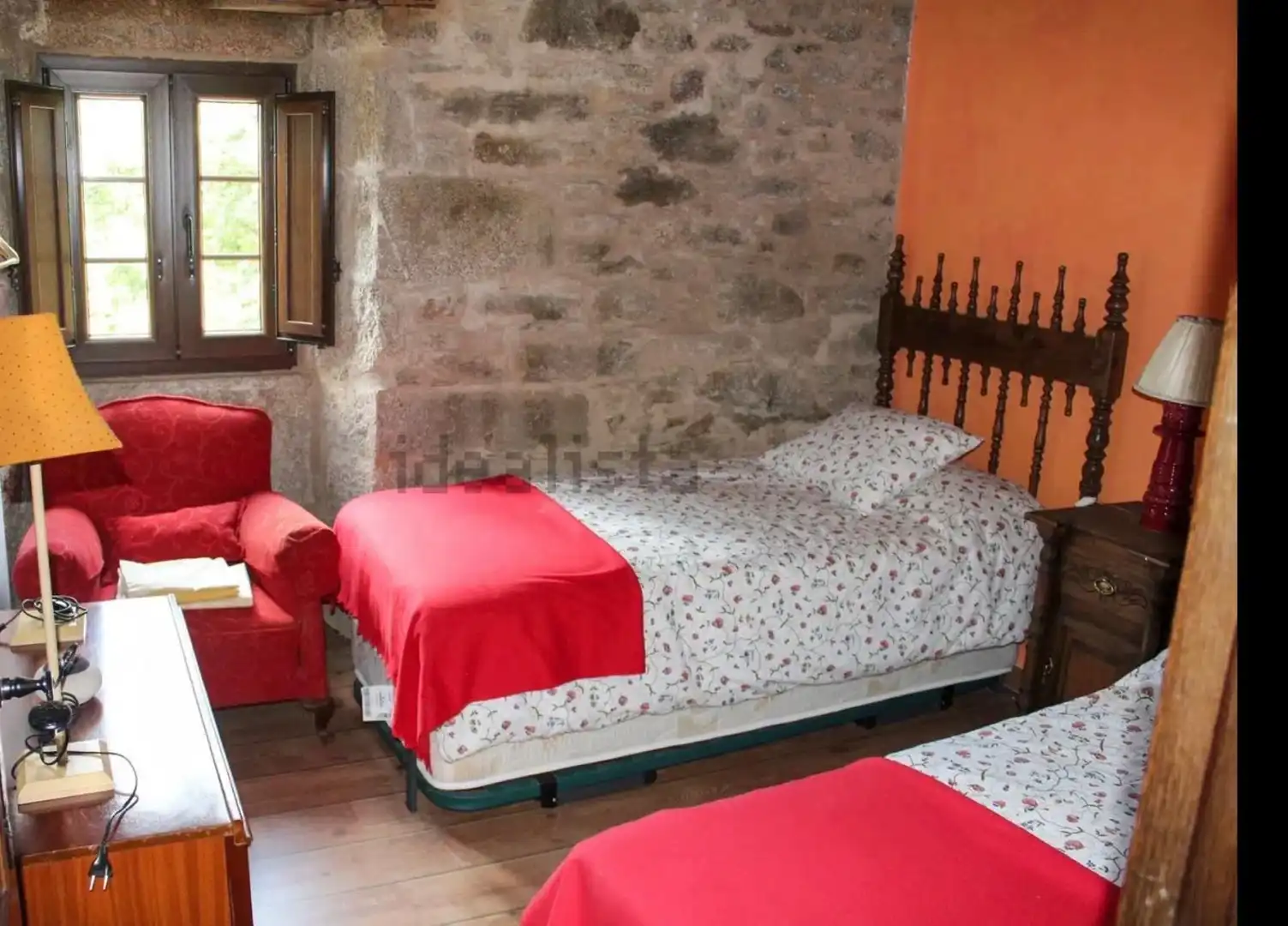 Dormitori de Casa o xalet en venda en Begonte amb Jardí privat i Moblat