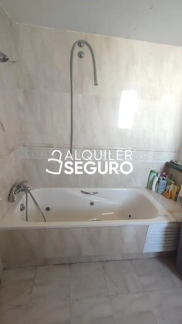 Baño de Casa o chalet de alquiler en Madrid con Aire acondicionado y Calefacción