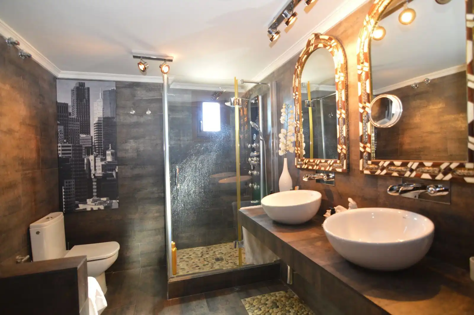 Baño de Piso en venta en Marbella con Aire acondicionado, Terraza y Amueblado
