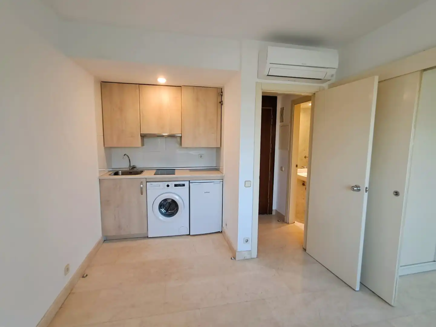 Kitchen of Apartments for rent in Madrid  with Air Conditioner, Heating and Storage room