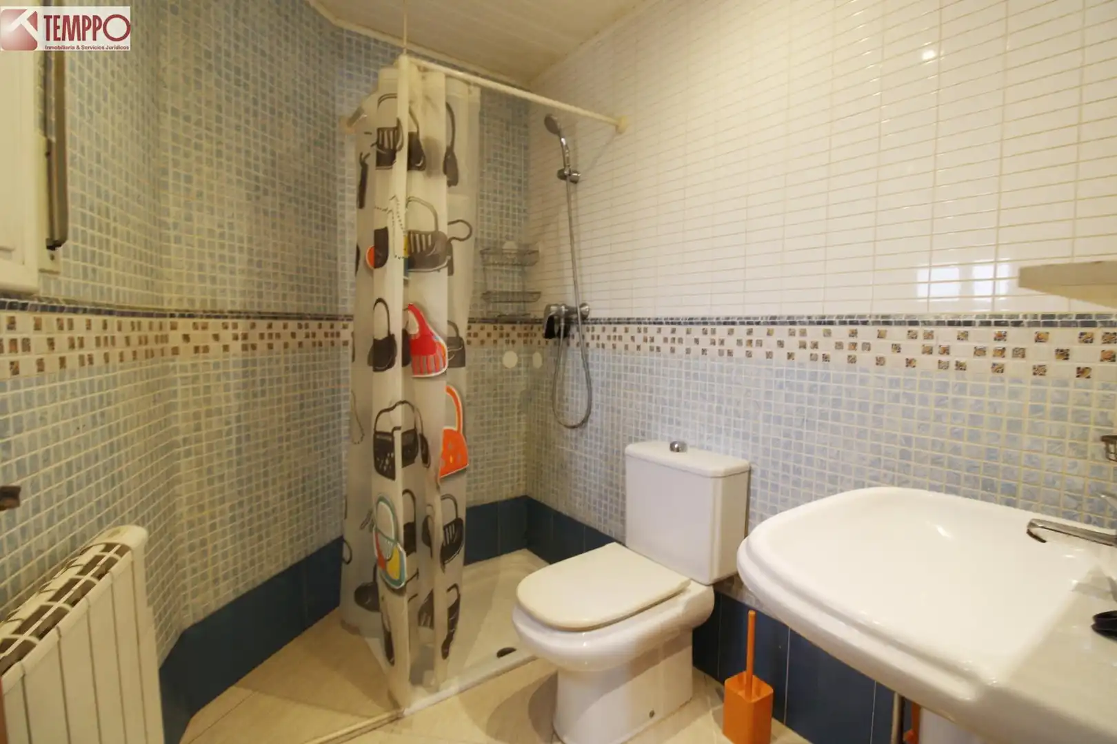 Badezimmer von Dachboden zum Verkauf in El Vendrell mit Klimaanlage, Heizung und Terrasse