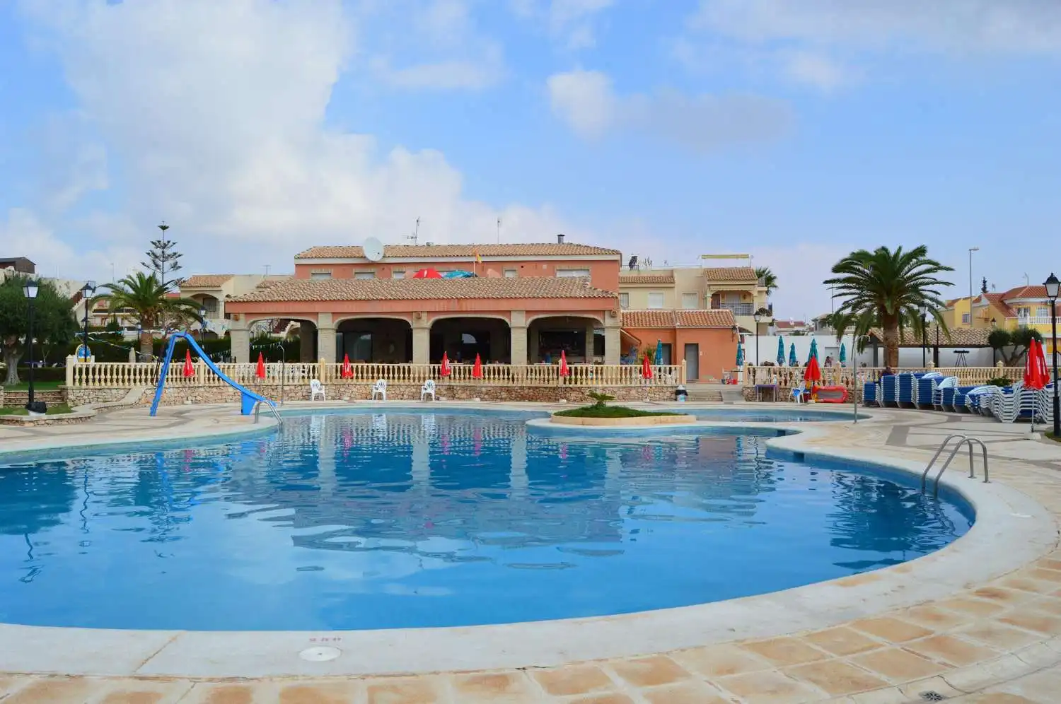 Piscina de Casa o xalet en venda en Orihuela amb Aire condicionat, Moblat i Internet