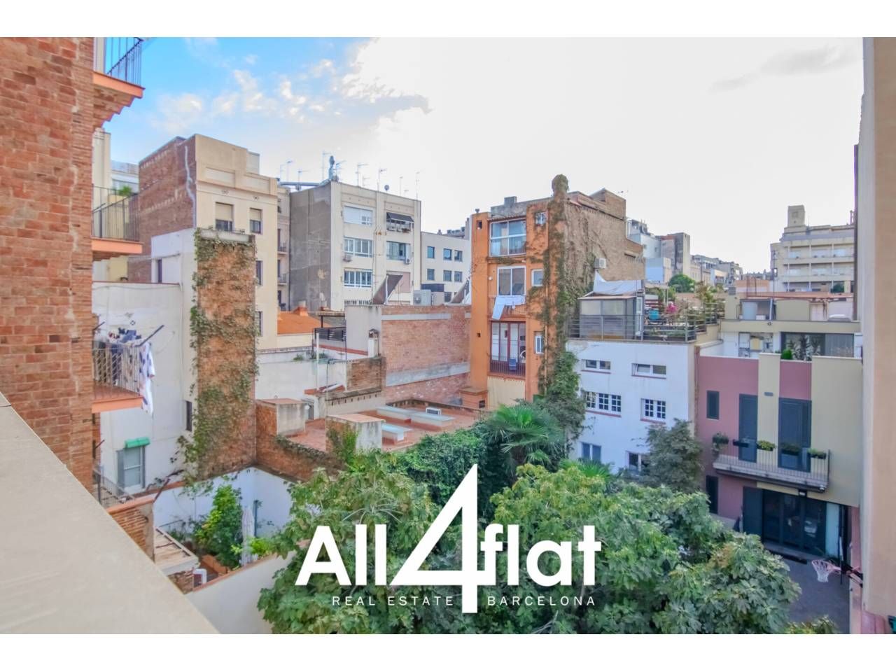 Exterior view of Study to rent in  Barcelona Capital  with Air Conditioner, Private garden and Parquet flooring
