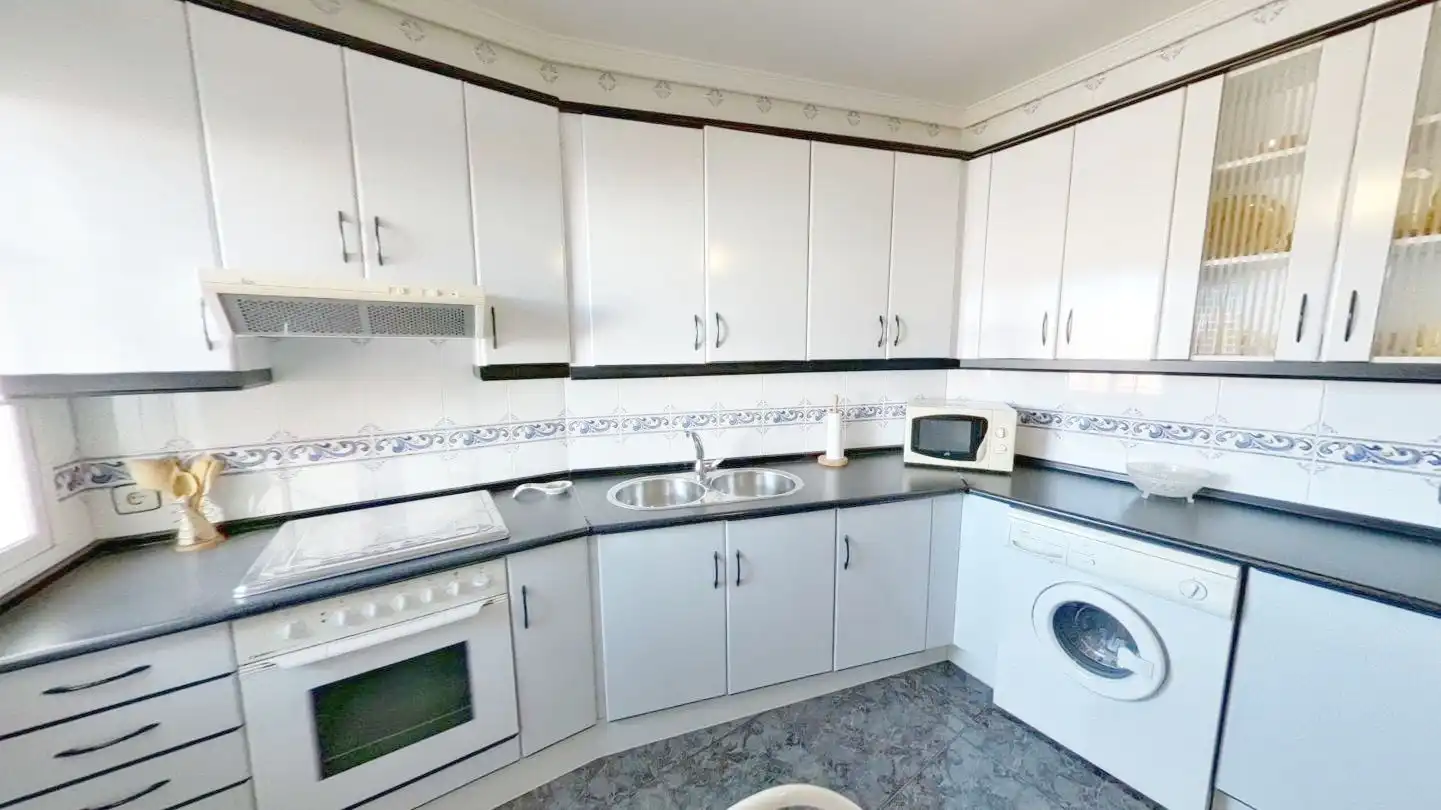 Cocina de Piso en venta en Navahermosa con Calefacción, Terraza y Amueblado