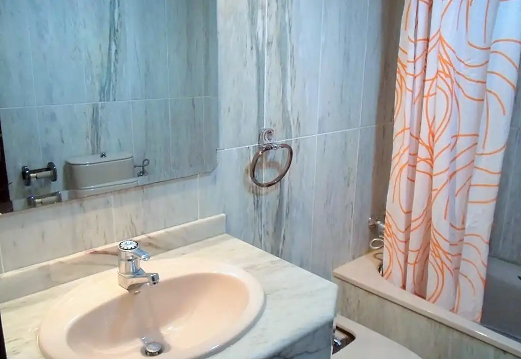 Baño de Piso de alquiler en Valencia con Aire acondicionado, Calefacción y Amueblado