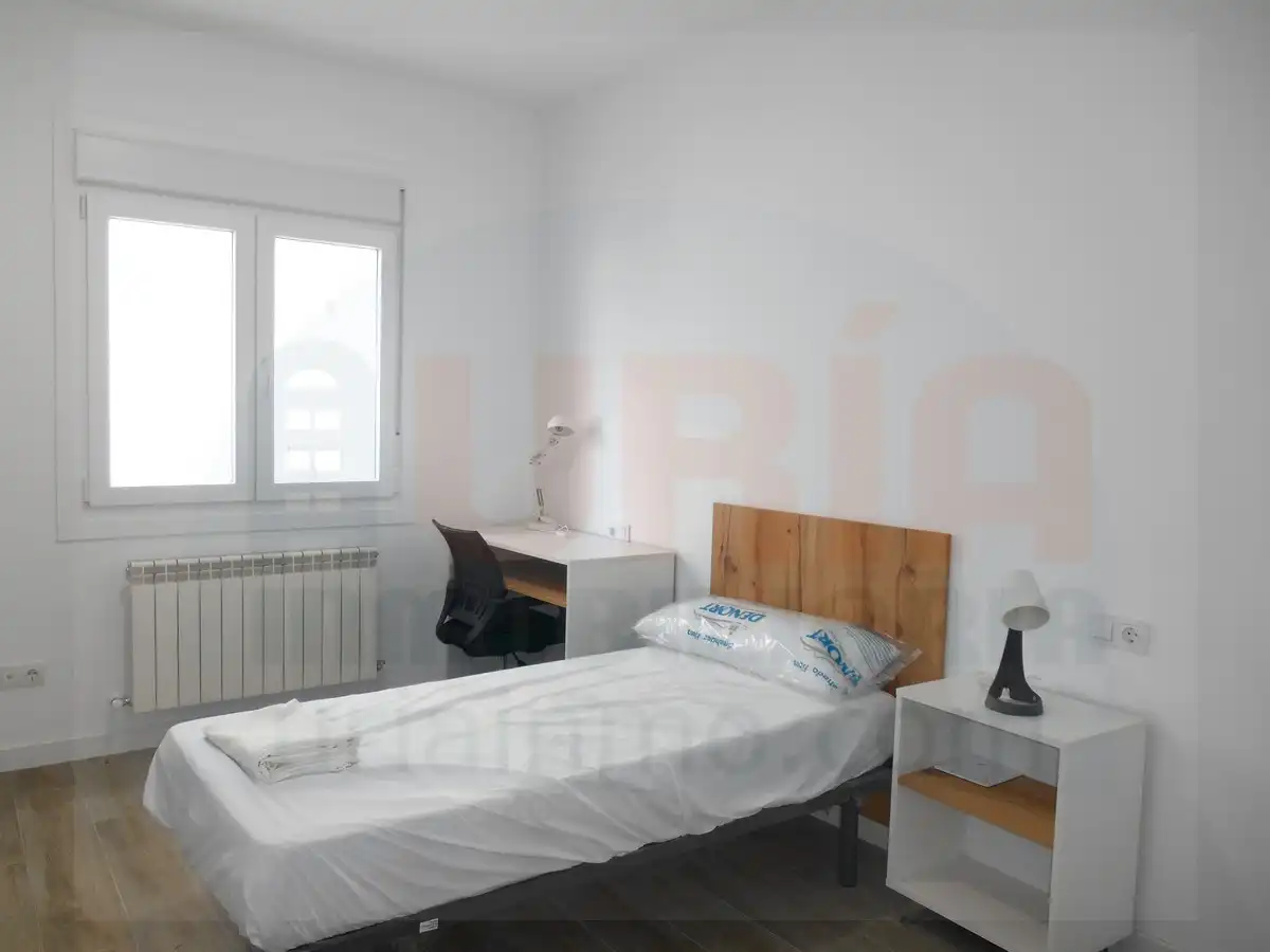 Habitación de Piso de alquiler en Oviedo  con Calefacción, Amueblado y Horno