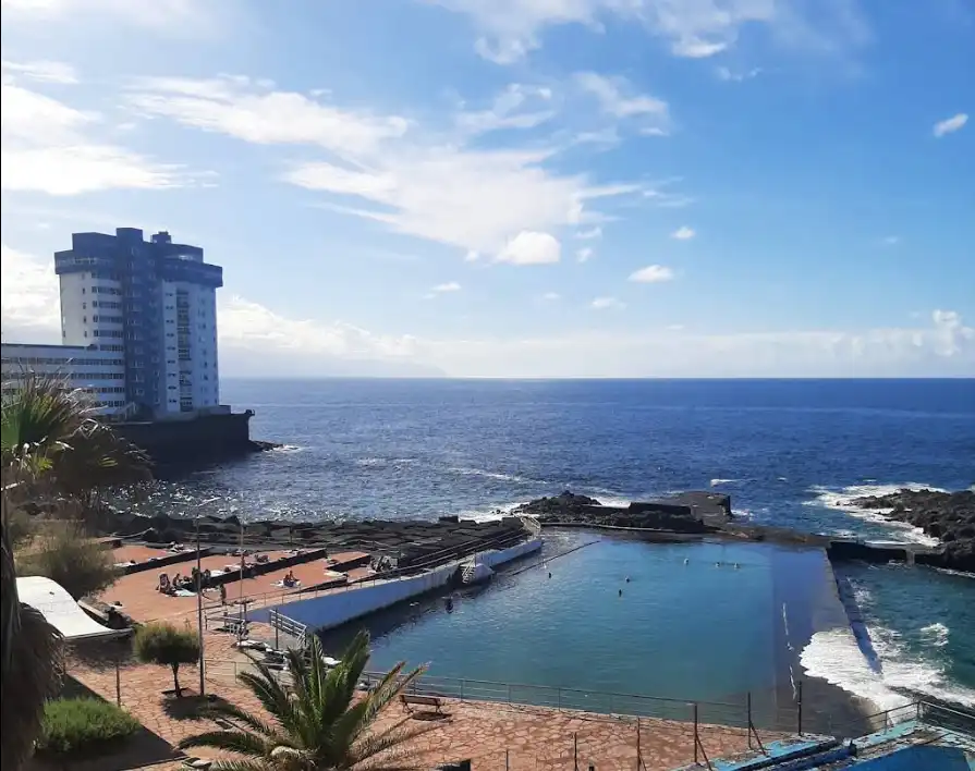 Vista exterior de Piso en venta en Guayonje - Mesa del Mar