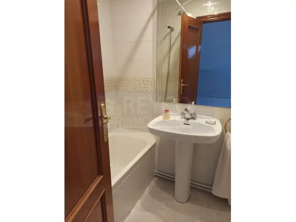 Bathroom of Flat for sale in Badarán