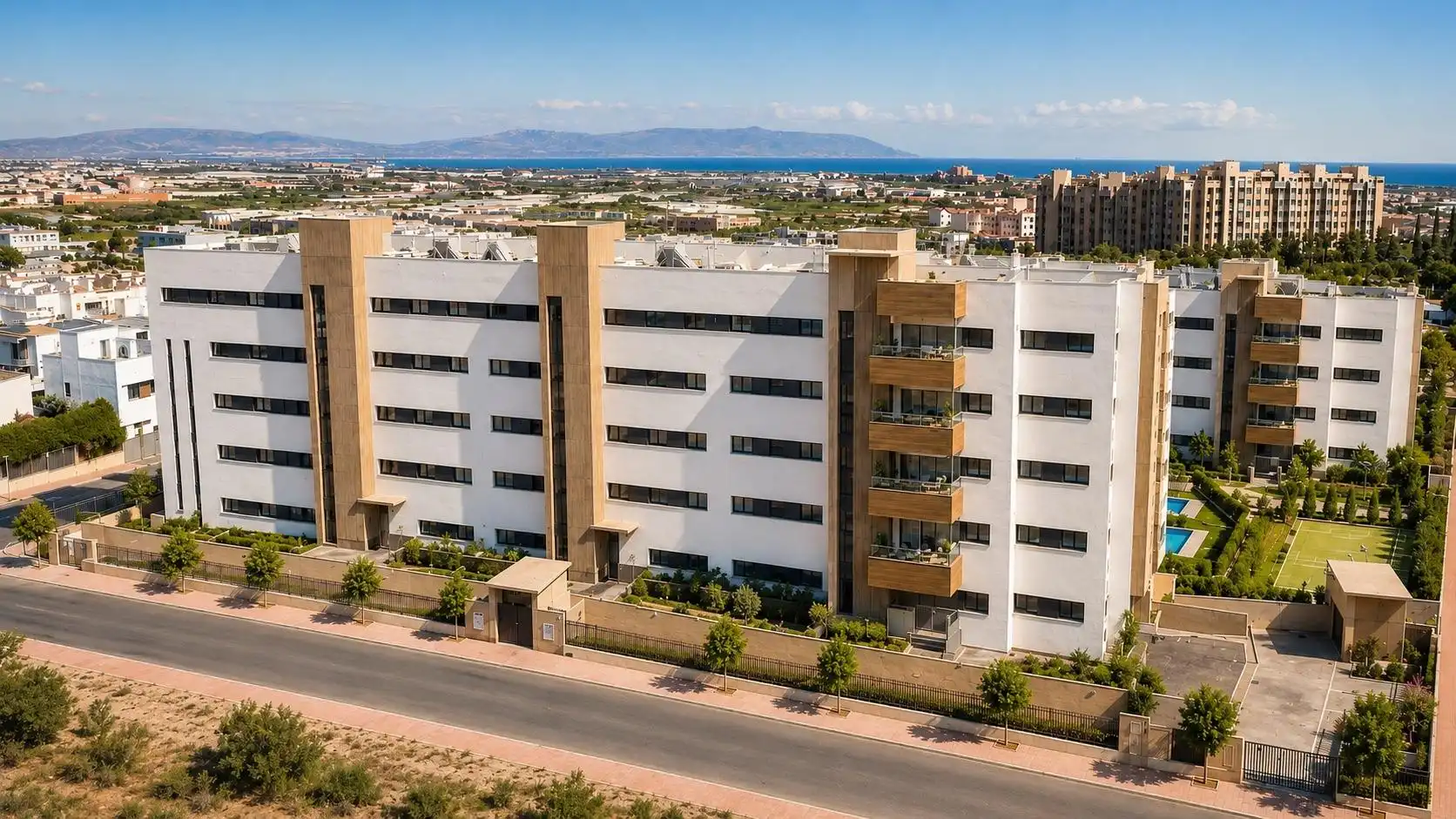 Vista exterior de Àtic en venda en Almería amb Aire condicionat, Jardí privat i Terrassa