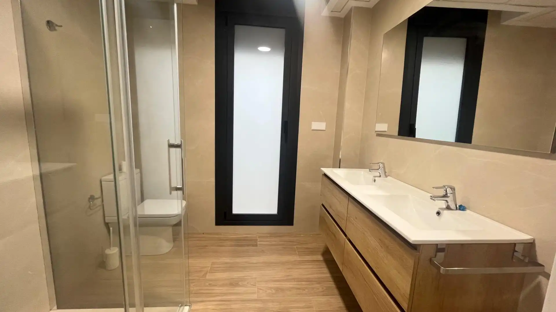 Bathroom of Flat for rent in Elche / Elx  with Air Conditioner, Heating and Furnished