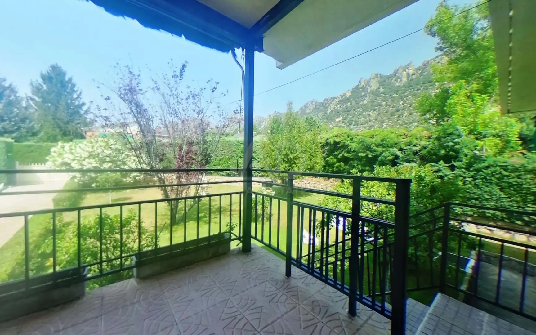 Terrassa de Casa o xalet en venda en La Cabrera amb Calefacció, Terrassa i Piscina