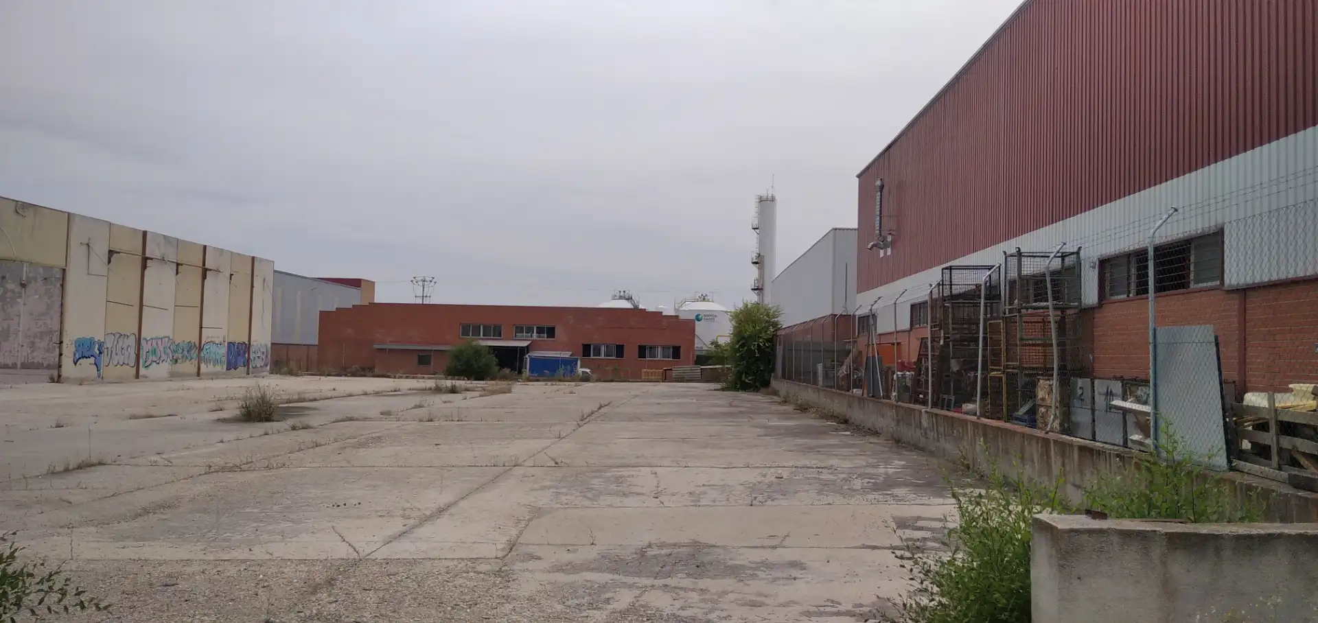 Außenansicht von Fabrik Grundstücke zur Miete in Pinto
