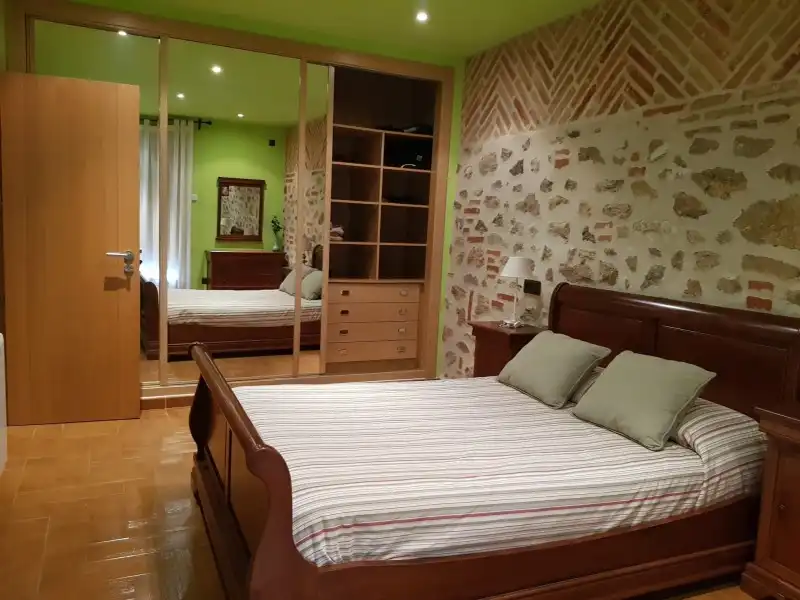 Dormitori de Casa o xalet en venda en Tejeda de Tiétar amb Aire condicionat, Calefacció i Jardí privat