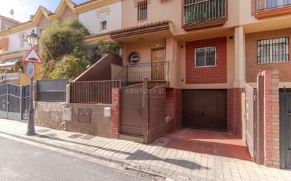 Vista exterior de Casa adosada en venda en Vegas del Genil amb Aire condicionat, Terrassa i Traster