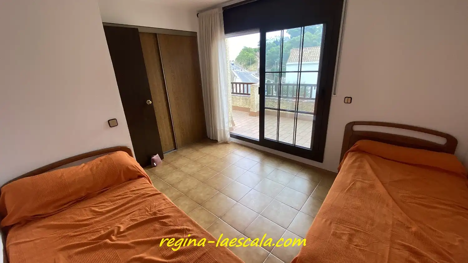 Schlafzimmer von Dachboden zum Verkauf in L'Escala mit Terrasse, Möbliert und Mikrowelle