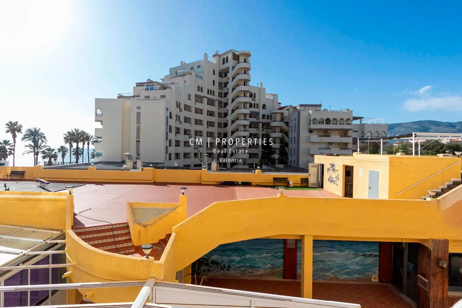 Vista exterior de Pis en venda en Oropesa del Mar / Orpesa amb Aire condicionat, Piscina i Moblat