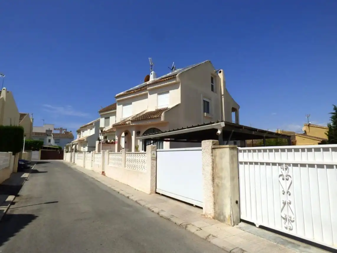 Casa aparellada amb piscina en venda a Rincón de Loix, imagen 49