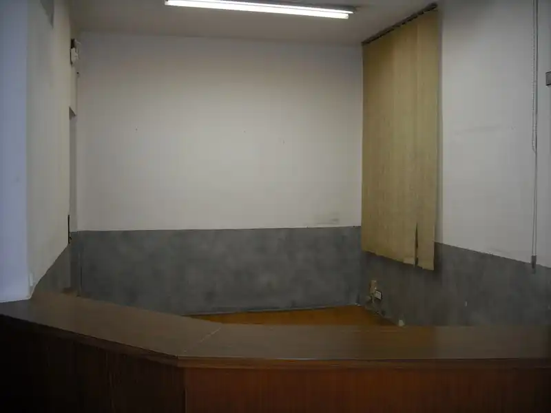 Business premises to rent in MONTOLIVET